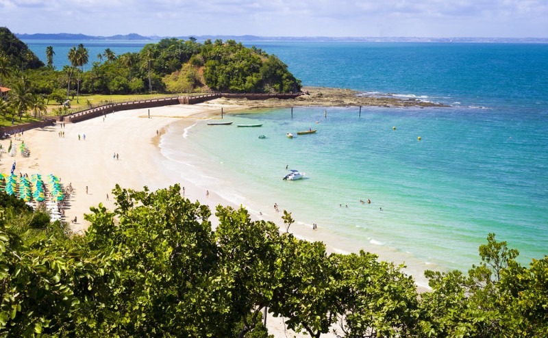 Casarões históricos e orla da Ilha de Itaparica com a Alltour